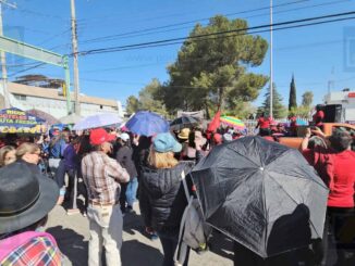 Maestros se manifiestan en contra de la reforma del ISSSTE en el SEECH