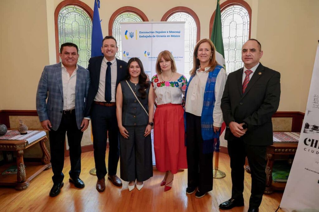 Presenta alcalde Marco Bonilla libro “Chihuahua, Ciudad Prócer” en Embajada de Ucrania