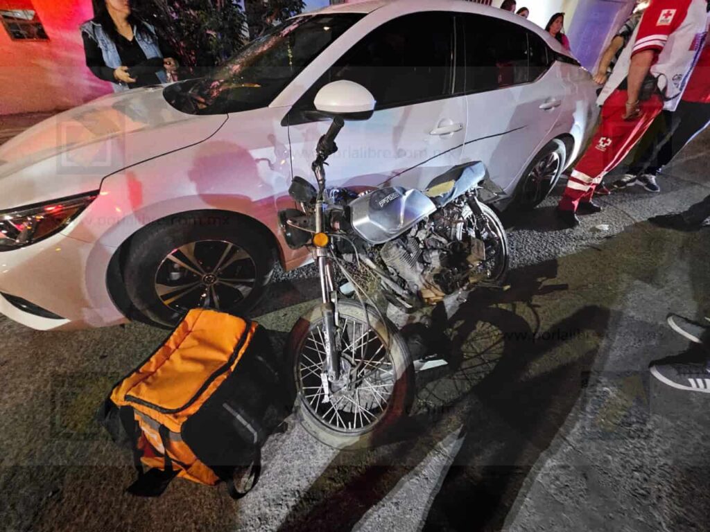 Motociclista resulta herido en choque con vehículo en la colonia Infonavit Nacional