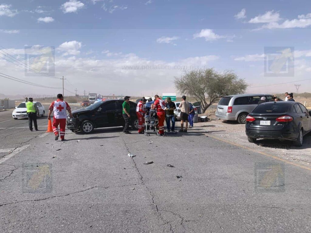 Choque en carretera Delicias deja dos mujeres lesionadas