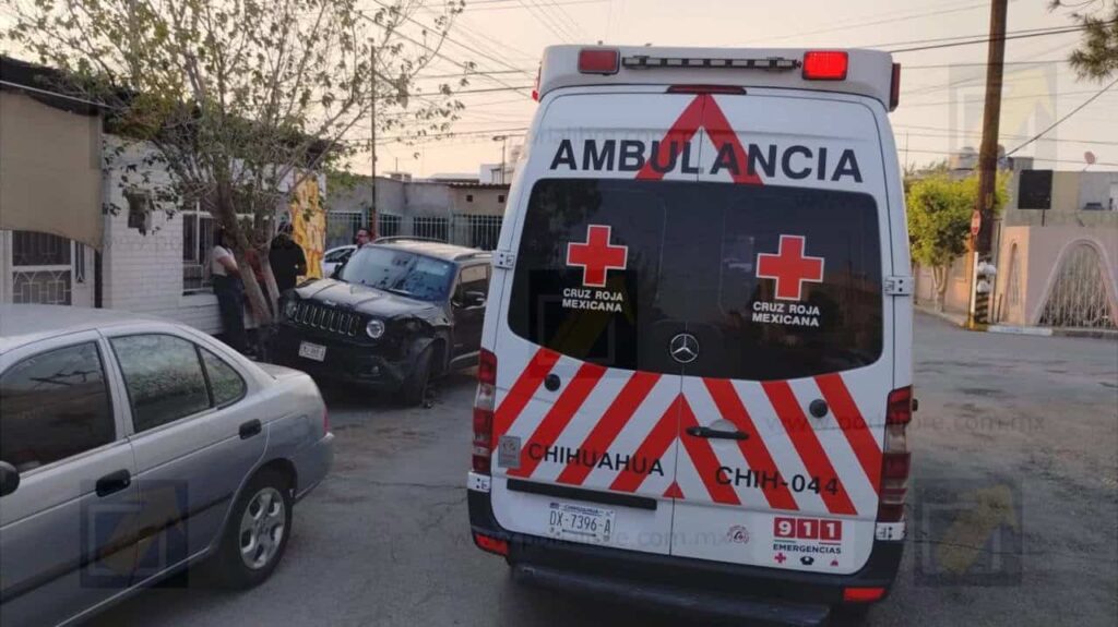 Choque entre dos camionetas en cruce de Las Granjas; una mujer lesionada