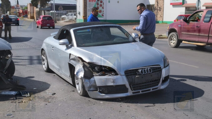 Accidente provoca congestionamiento vial en Tecnológico y Bustamante